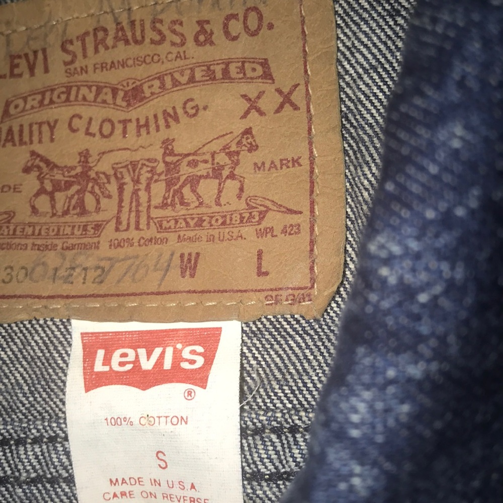 LEVI jean jacket!! - Picture 3 of 3